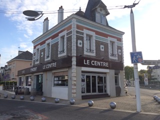 Photo à la fin des travaux du café-concert Le Centre Saint-Nazaire