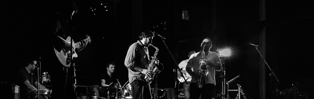 Les musiciens de 'Efkabé', groupe nantais latino-afro-jazz au Centre à Saint-Marc-sur-Mer