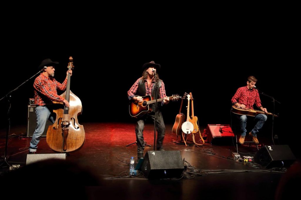 Red Cabbage, groupe de musique country folk & bluegrass sur la scène du café restaurant Le Centre à Saint-Nazaire