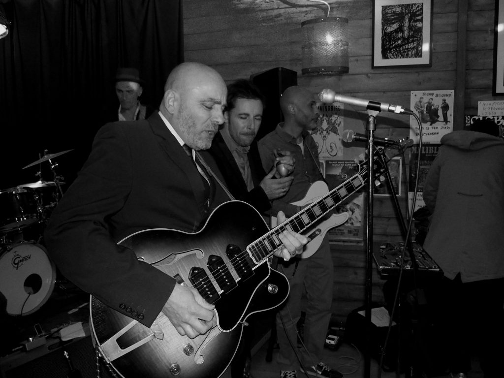 The Deluxe Presidents, groupe de blues sur la scène du café concert Le Centre à Saint-Nazaire