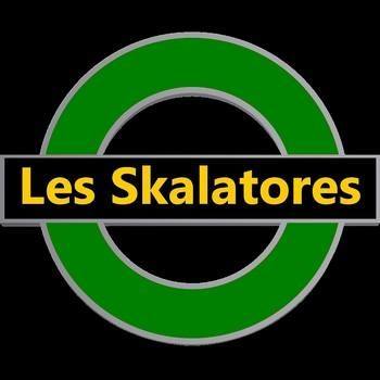Logo du groupe 'Les Skalatores', ska musique sur la scène du café concert Le Centre à Saint-Nazaire.