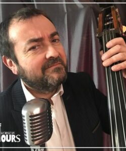Monsieur Nours, trio de chansons française/jazz manouche en concert au café Le Centre à Saint-Nazaire.