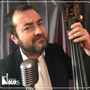 Monsieur Nours, trio de chansons française/jazz manouche en concert au café Le Centre à Saint-Nazaire.